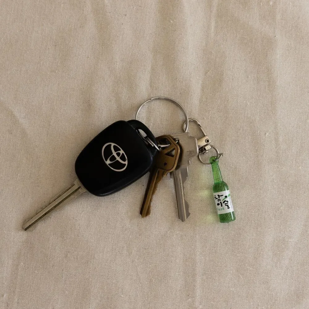Y2k 2000s vintage style fresh beer bottle key chain
